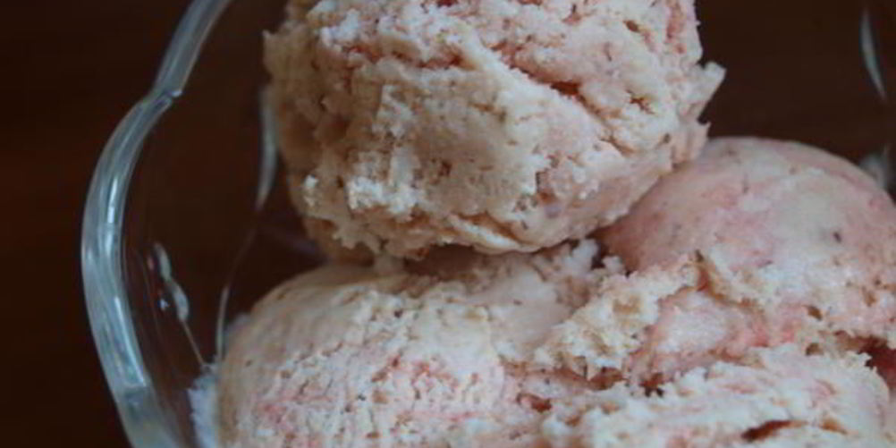 Как приготовить клубничное мороженое