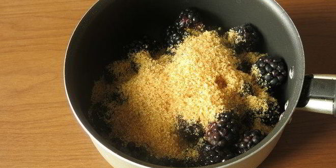 Рецепт кокосового мороженого с ежевикой