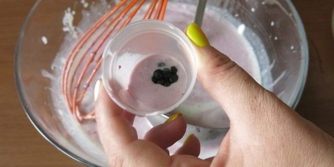 Рецепт кокосового мороженого с ежевикой