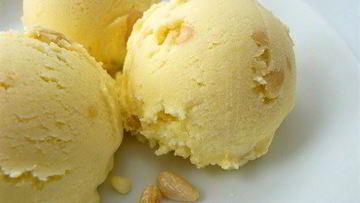 Рецепт Лавандового мороженого с медовыми кедровыми орешками