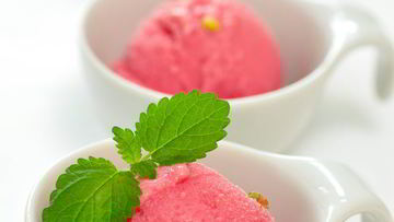 Рецепт Малинового мороженого с йогуртом