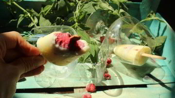 Рецепт Молочного мороженого с малиновым конфи