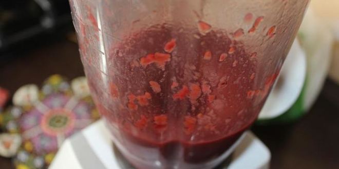 Рецепт молочного мороженого с малиновым конфи