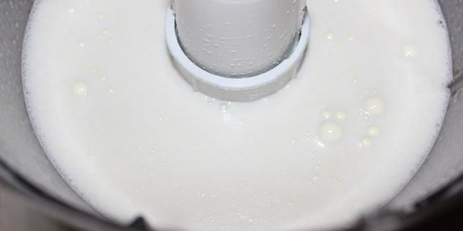 Рецепт молочного мороженого с малиновым конфи