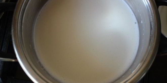 Рецепт молочного мороженого с малиновым конфи