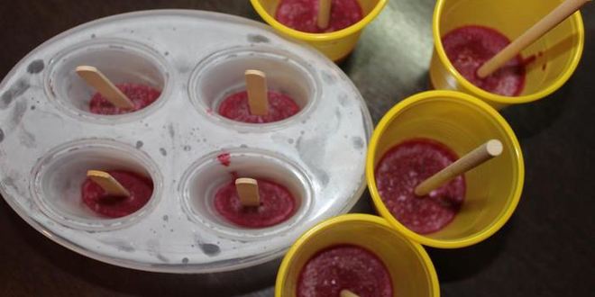 Рецепт молочного мороженого с малиновым конфи