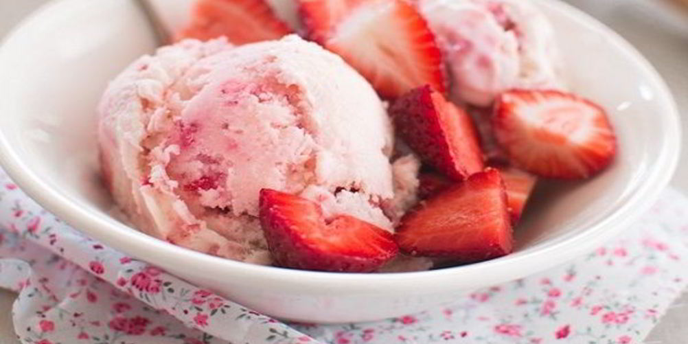 Как приготовить мороженое с клубникой