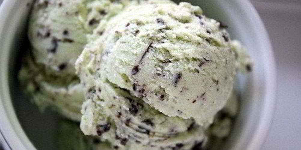Как приготовить мятное мороженое с шоколадной крошкой