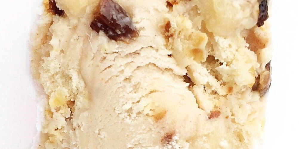 Как приготовить пряное сливочное мороженое с кусочками марципана и штоллена