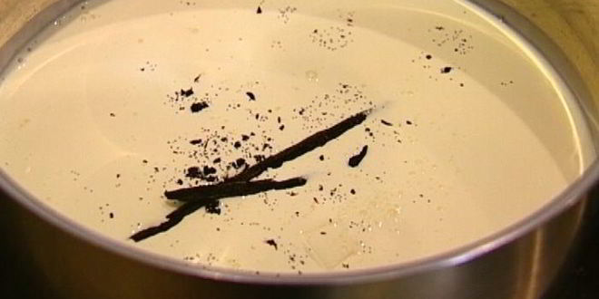 Рецепт ванильного мороженого с ромом и изюмом