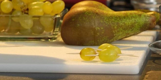 Рецепт фруктового ежика и воздушный ягодный мусс