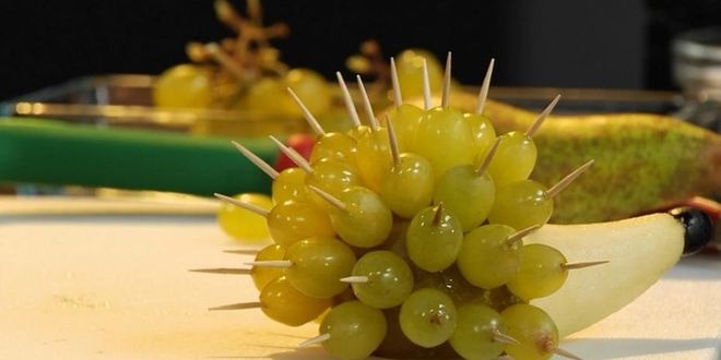 Рецепт фруктового ежика и воздушный ягодный мусс