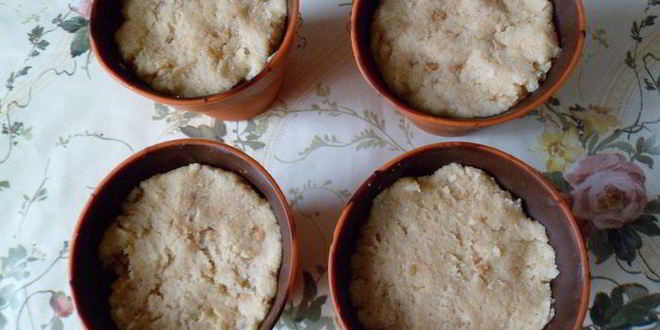 Рецепт шоколадных стаканчиков с черничным муссом и бисквитом