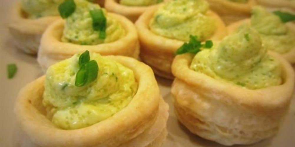 Как приготовить волованов с муссом из масла, икры и петрушки