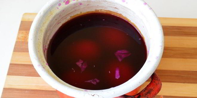 Рецепт красима пасхальные яйца в серо-голубой цвет в соке краснокочанной капусты