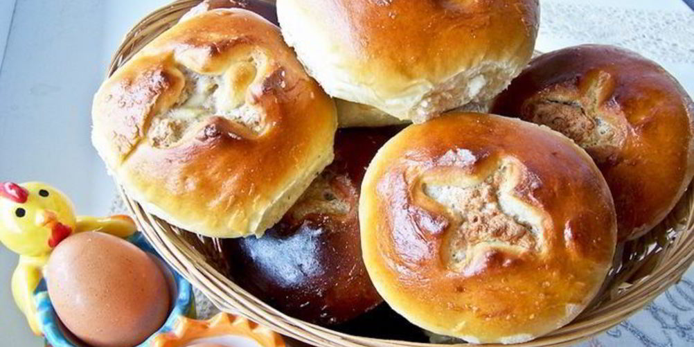 Как приготовить ореховые пасхальные булочки