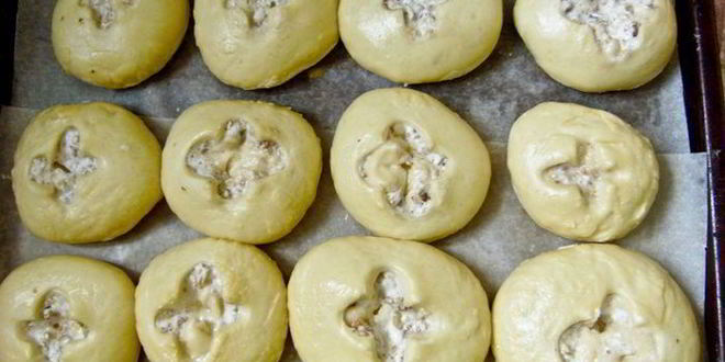 Рецепт ореховых пасхальных булочек