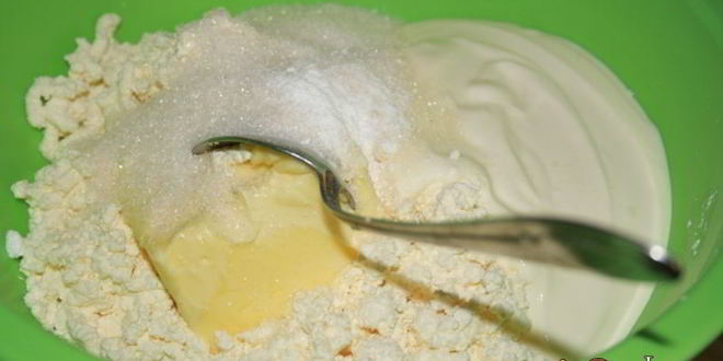 Рецепт сырой творожной пасхи с цукатами и вяленой вишней