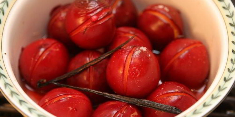 Как приготовить слив, запеченных в вине