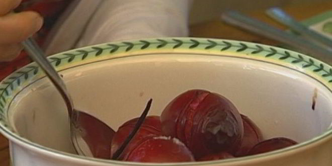 Рецепт слив, запеченных в вине