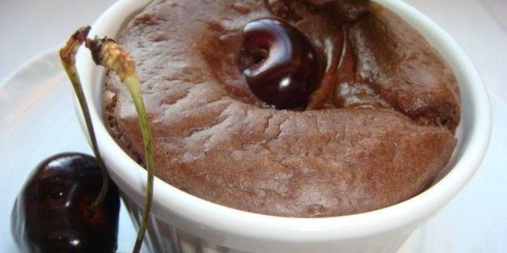 Как приготовить шоколадное суфле запеченное с пьяной вишней