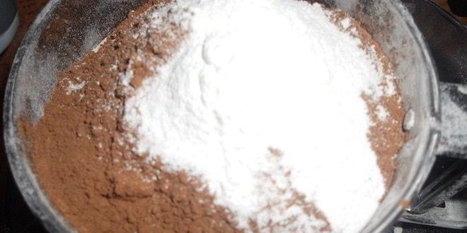 Рецепт шоколадного кухэ с нежнейшим вишневым кремовым суфле