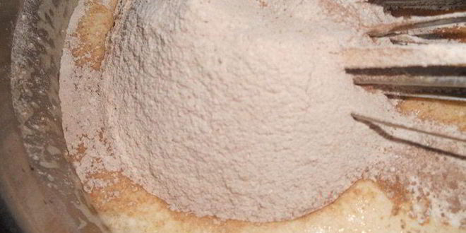 Рецепт шоколадного кухэ с нежнейшим вишневым кремовым суфле