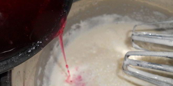 Рецепт шоколадного кухэ с нежнейшим вишневым кремовым суфле