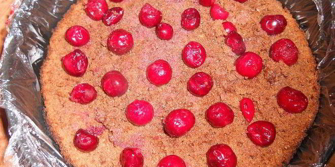 Рецепт шоколадного кухэ с нежнейшим вишневым кремовым суфле