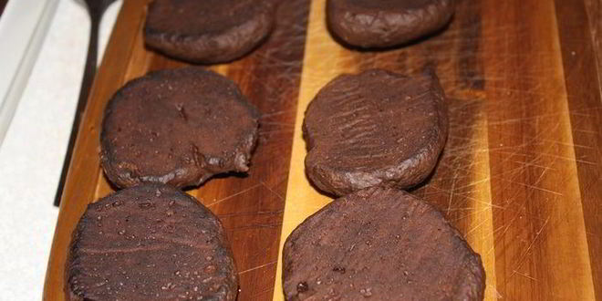 Рецепт шоколадных печений вупи-куки с облепиховым суфле