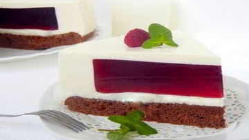 Рецепт Сливочного торта-суфле с малиной