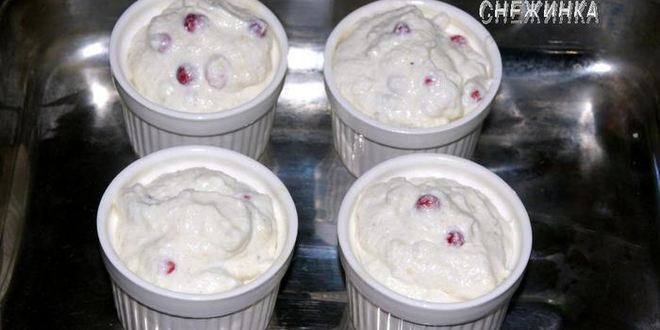 Рецепт творожно-бананового суфле с брусникой