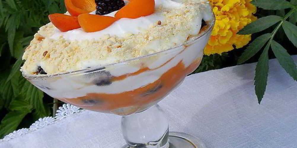 Как приготовить десерт с абрикосами и ежевикой по мотивам тирамису