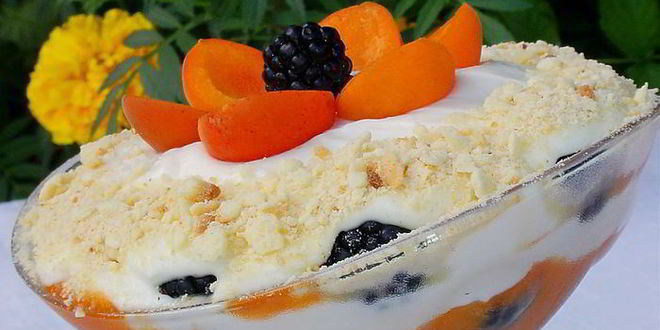 Рецепт десерта с абрикосами и ежевикой по мотивам тирамису