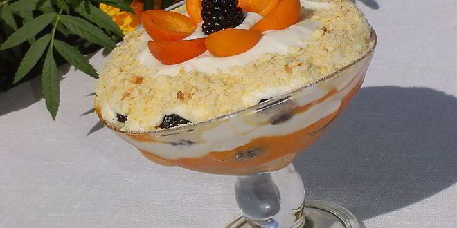 Рецепт десерта с абрикосами и ежевикой по мотивам тирамису