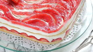 Рецепт Торта-тирамису с клубникой и шампанским