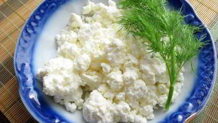 Рецепт Вкусного домашнего творога из молока и сметаны