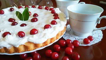 Рецепт Бисквита с вишней и зефирным кремом