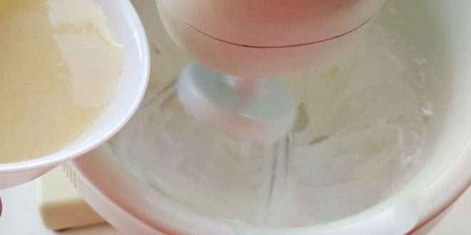 Рецепт бисквита с вишней и зефирным кремом