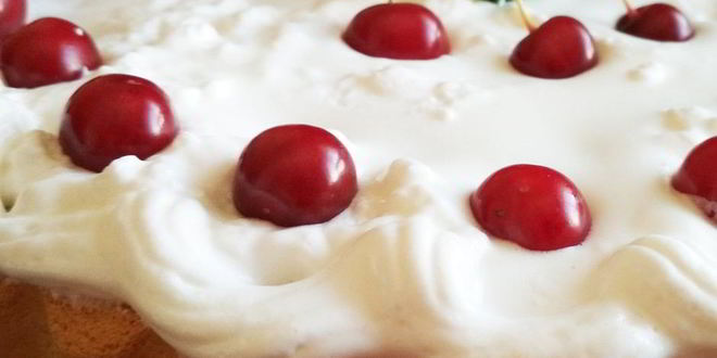 Рецепт бисквита с вишней и зефирным кремом