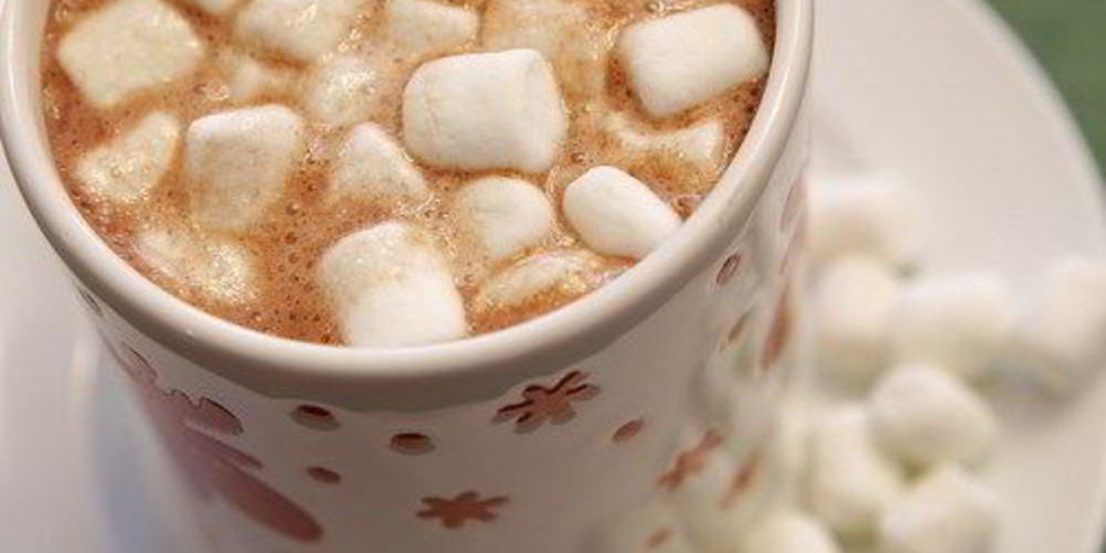 Как приготовить густой горячий шоколад со взбитыми сливками и зефиром