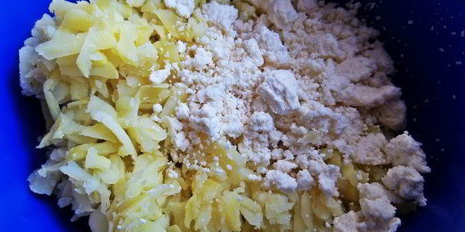 Рецепт биточков из картофеля и творога с маслинами