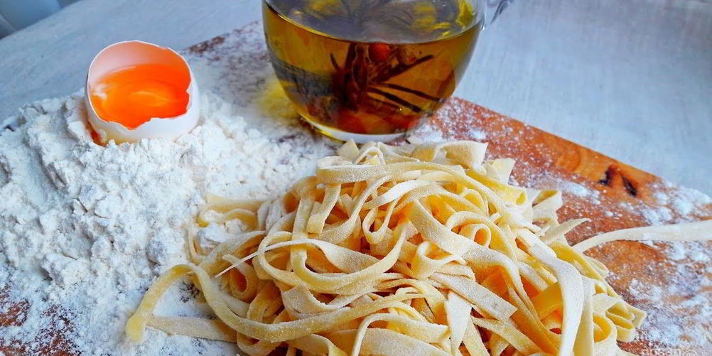 Как приготовить домашнюю лапшу на желтках