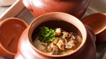 Рецепт Драников с грудинкой и грибами в горшочке