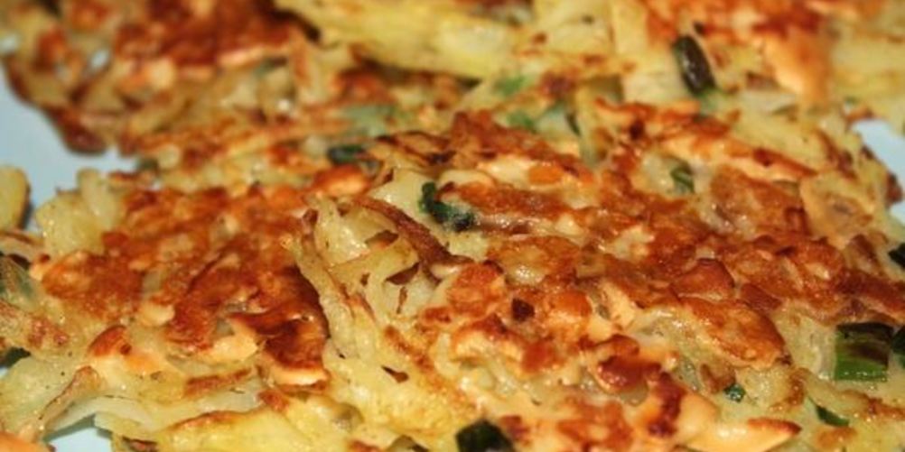 Как приготовить драники с копченым сыром и луком