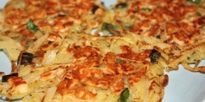 Рецепт драников с копченым сыром и луком