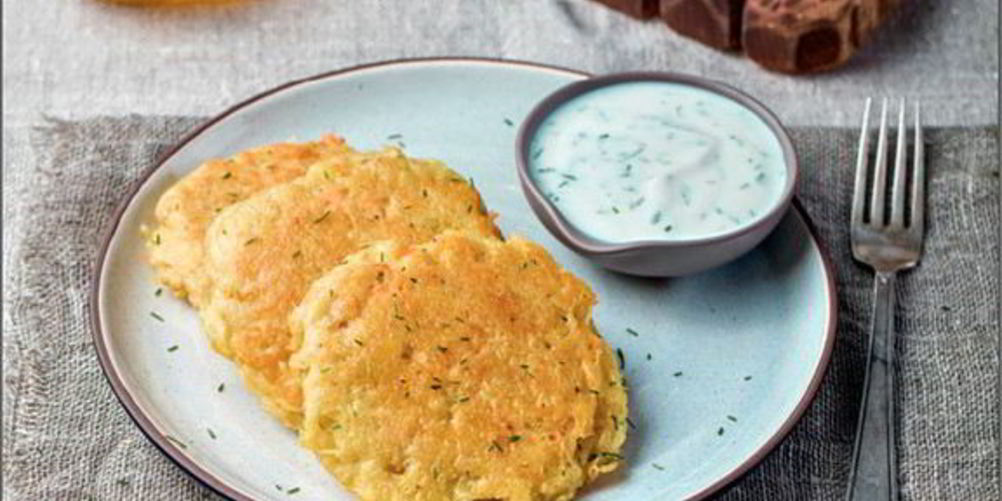 Как приготовить драники с начинкой из лосося