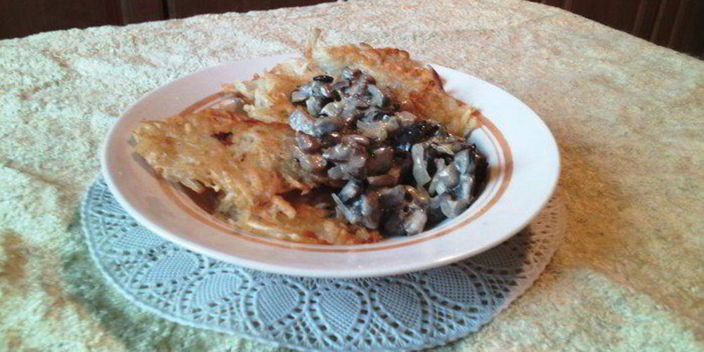 Как приготовить драники с сливочно-грибным соусом