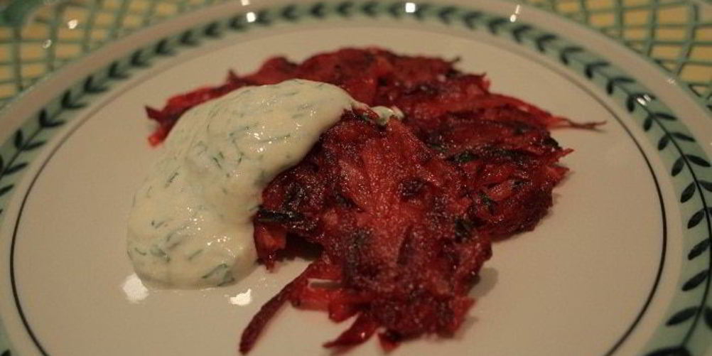 Как приготовить картофельно-свекольные драники с сыром бри