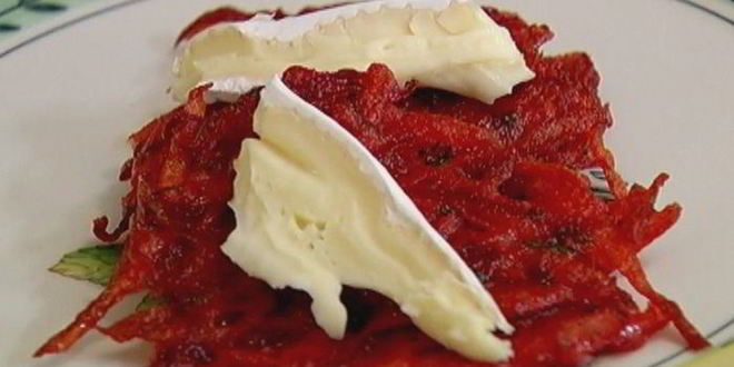 Рецепт картофельно-свекольных драники с сыром бри